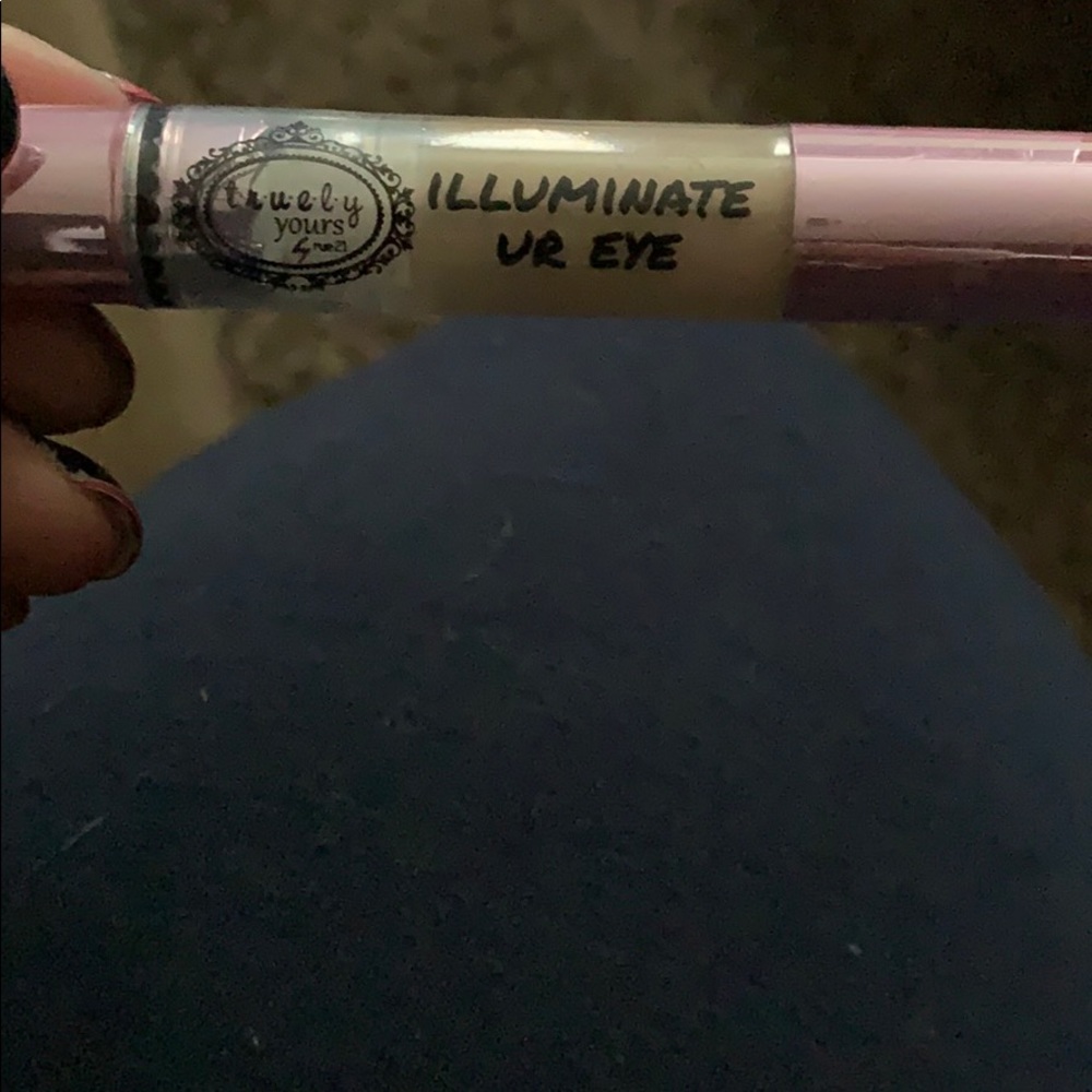 Eyeshadow primer - Picture 2 of 2
